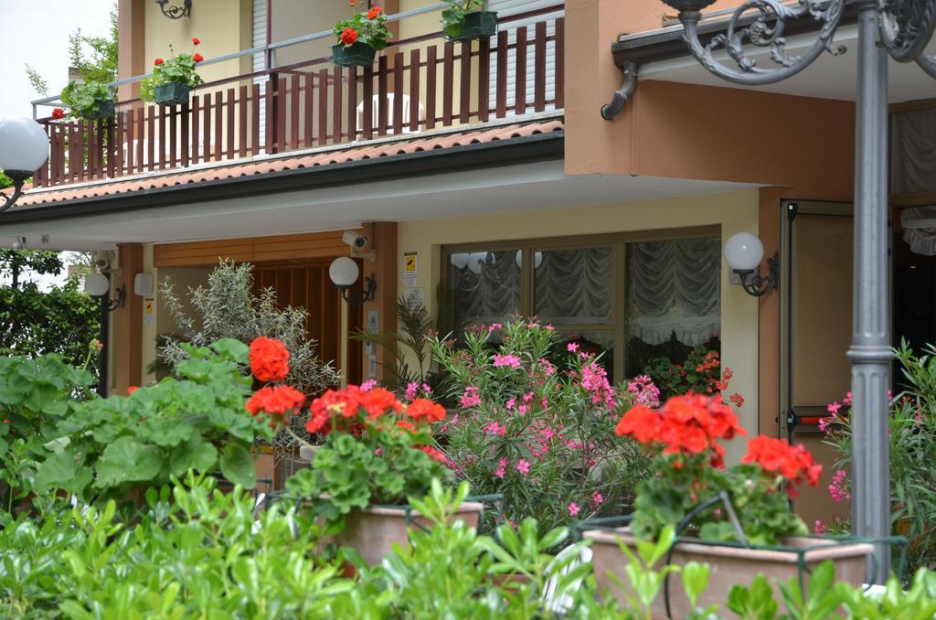 Hotel Monique Cervia Exterior foto