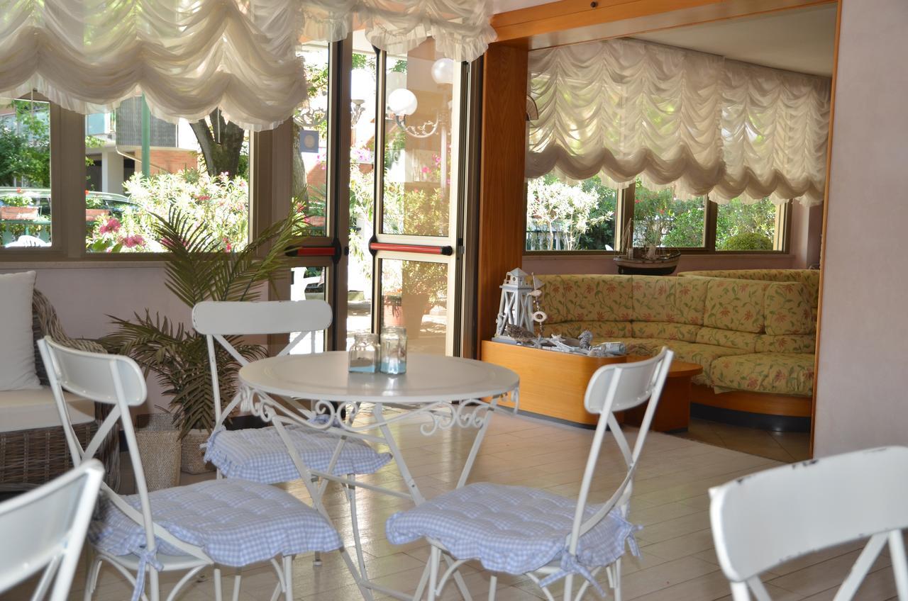 Hotel Monique Cervia Exterior foto