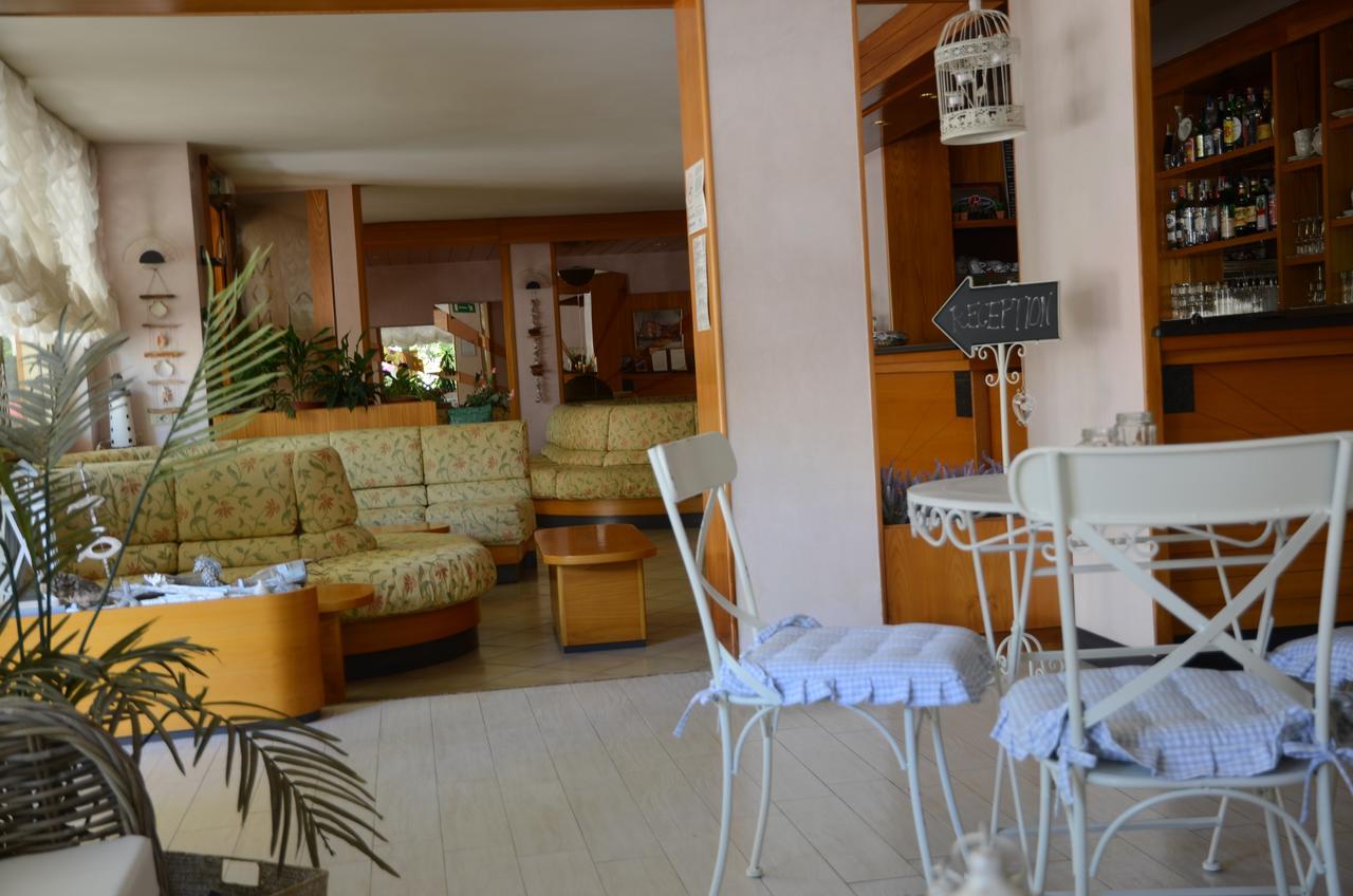 Hotel Monique Cervia Exterior foto